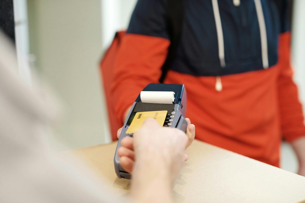 How POS Systems Support Contactless and Mobile Payments 